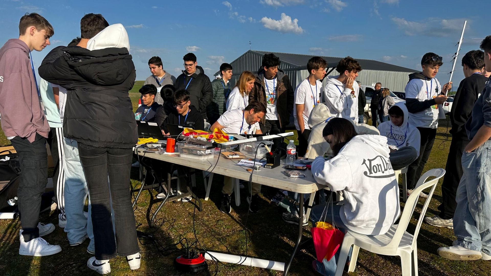El proyecto CanSat de la Agencia Espacial Europea lanza cohetes en Herrera de Pisuerga