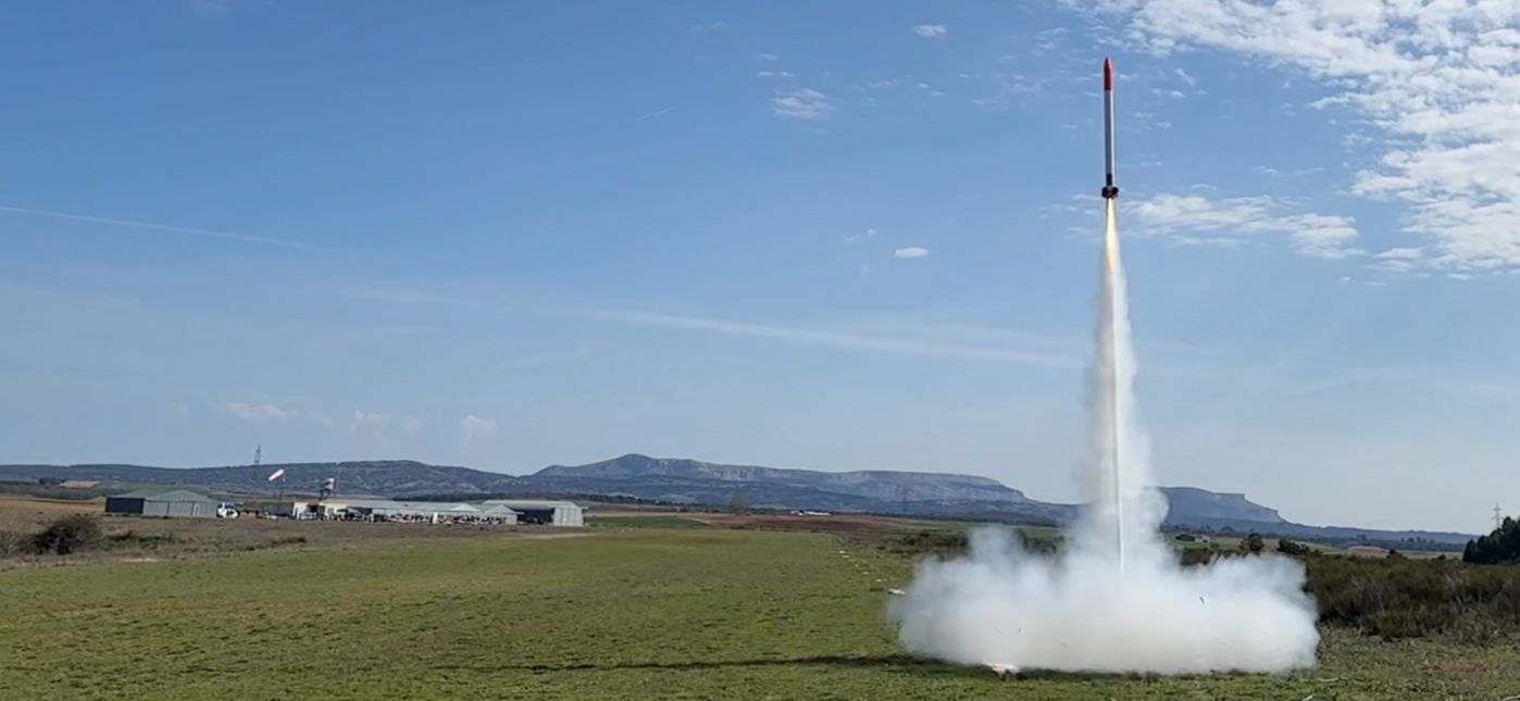 El proyecto CanSat de la Agencia Espacial Europea lanza cohetes en Herrera de Pisuerga