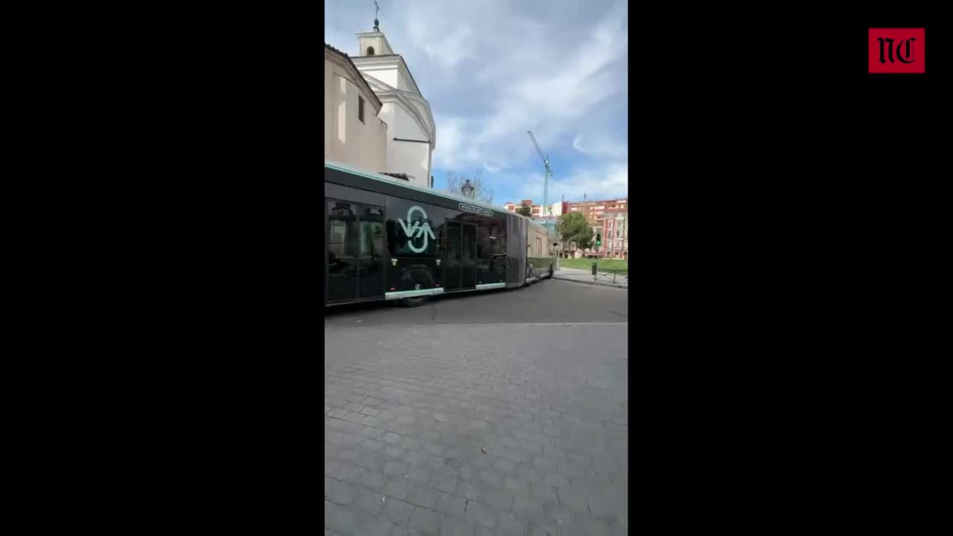 Desalojan un bus en la Antigua por culpa de una furgoneta