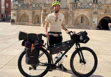 El joven que viaja de Burgos a Noruega con una bicicleta fabricada por él mismo