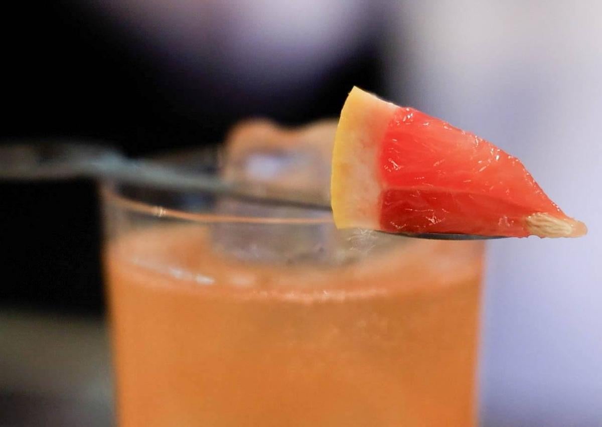 Imagen secundaria 1 - Un refrescante &#039;Palomo&#039; en un sótano de leyenda a la sombra de La Antigua