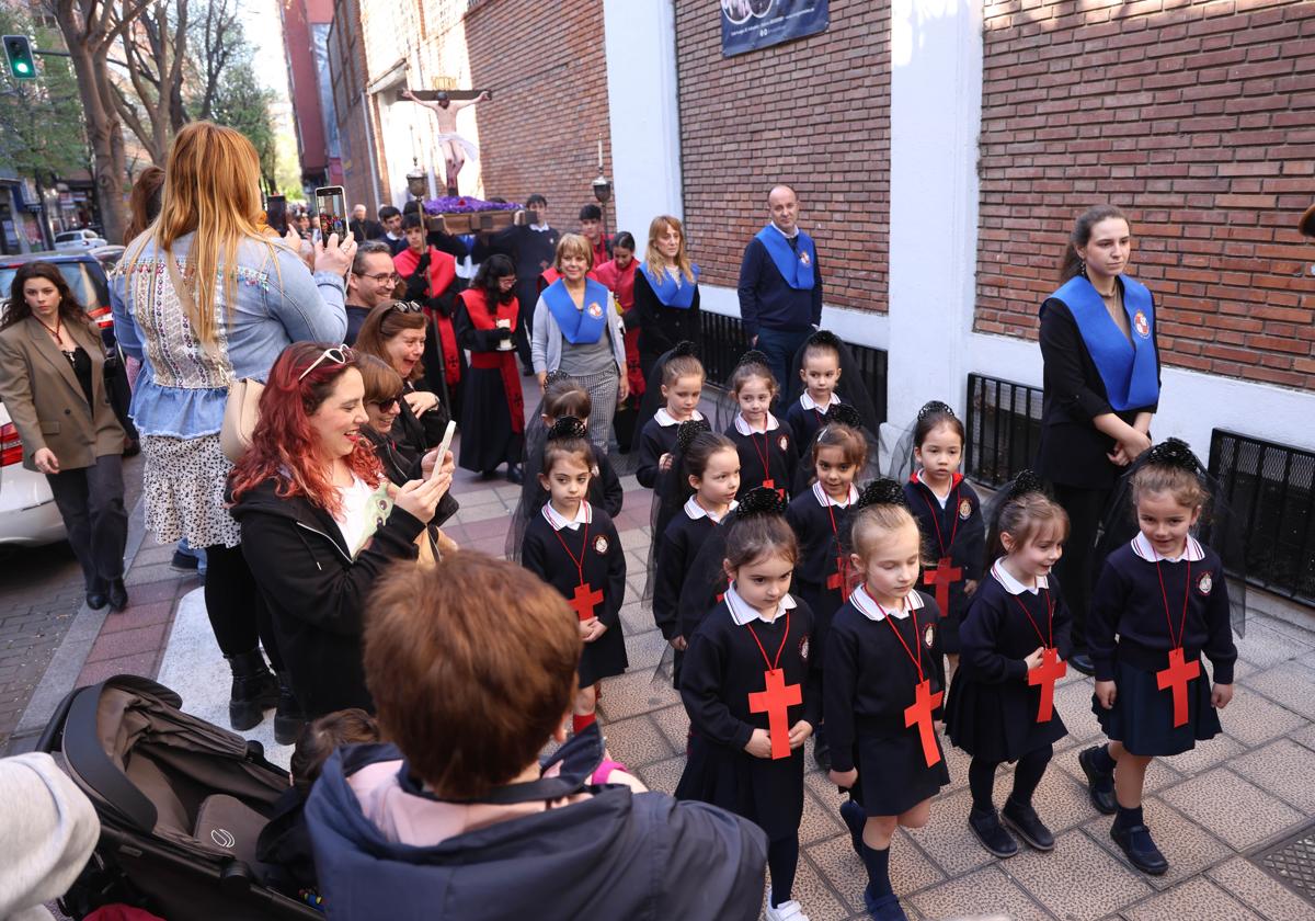 La procesión de los alumnos del colegio de las Huelgas, en imágenes