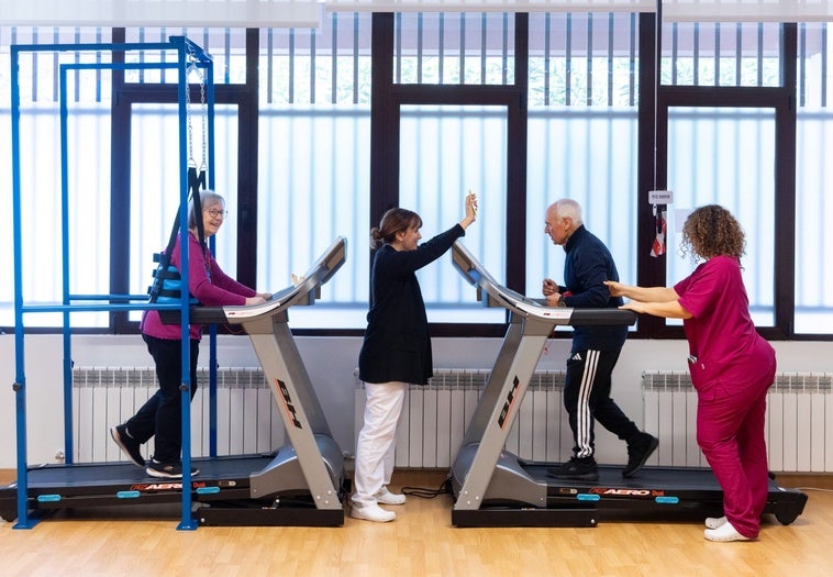 Terapias para retrasar los síntomas que afectan al movimiento y y al equilibrio en la Asociación Párkinson Valladolid.