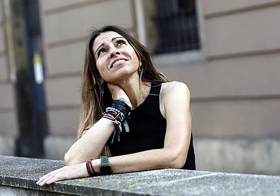 Rosa Valle, novelista y poeta, vuelve a ponerse en primer término con 'Cocos de luz'.