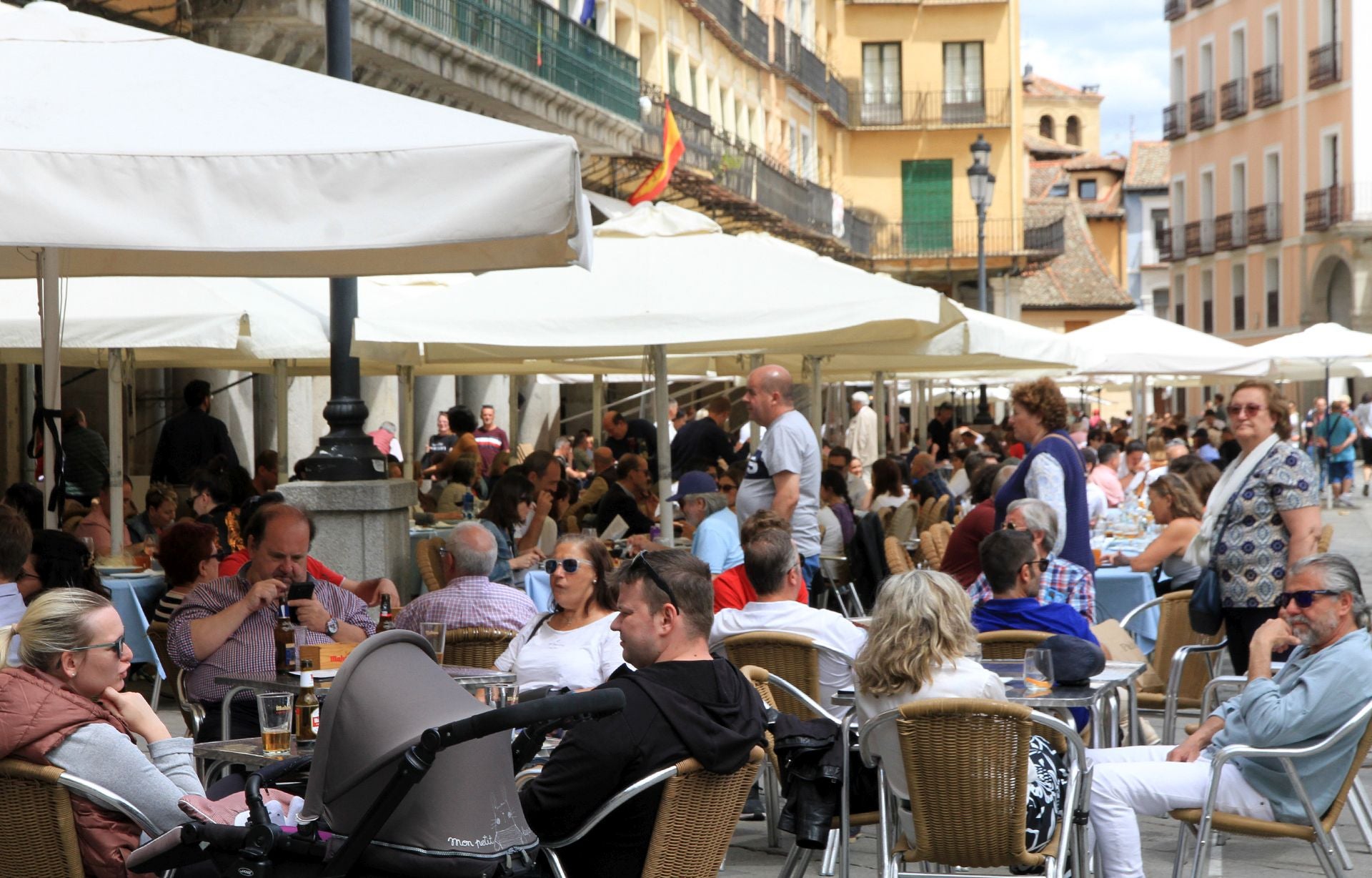 Vermús con conciertos en la Plaza Mayor de Segovia los domingos por la mañana
