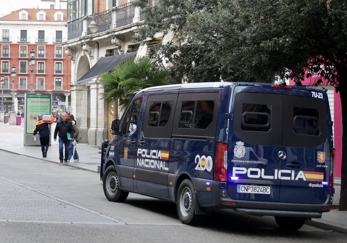 Dos detenidos tras arrojar al arcén una mochila con 2.300 gramos de cocaína al encontrarse un control