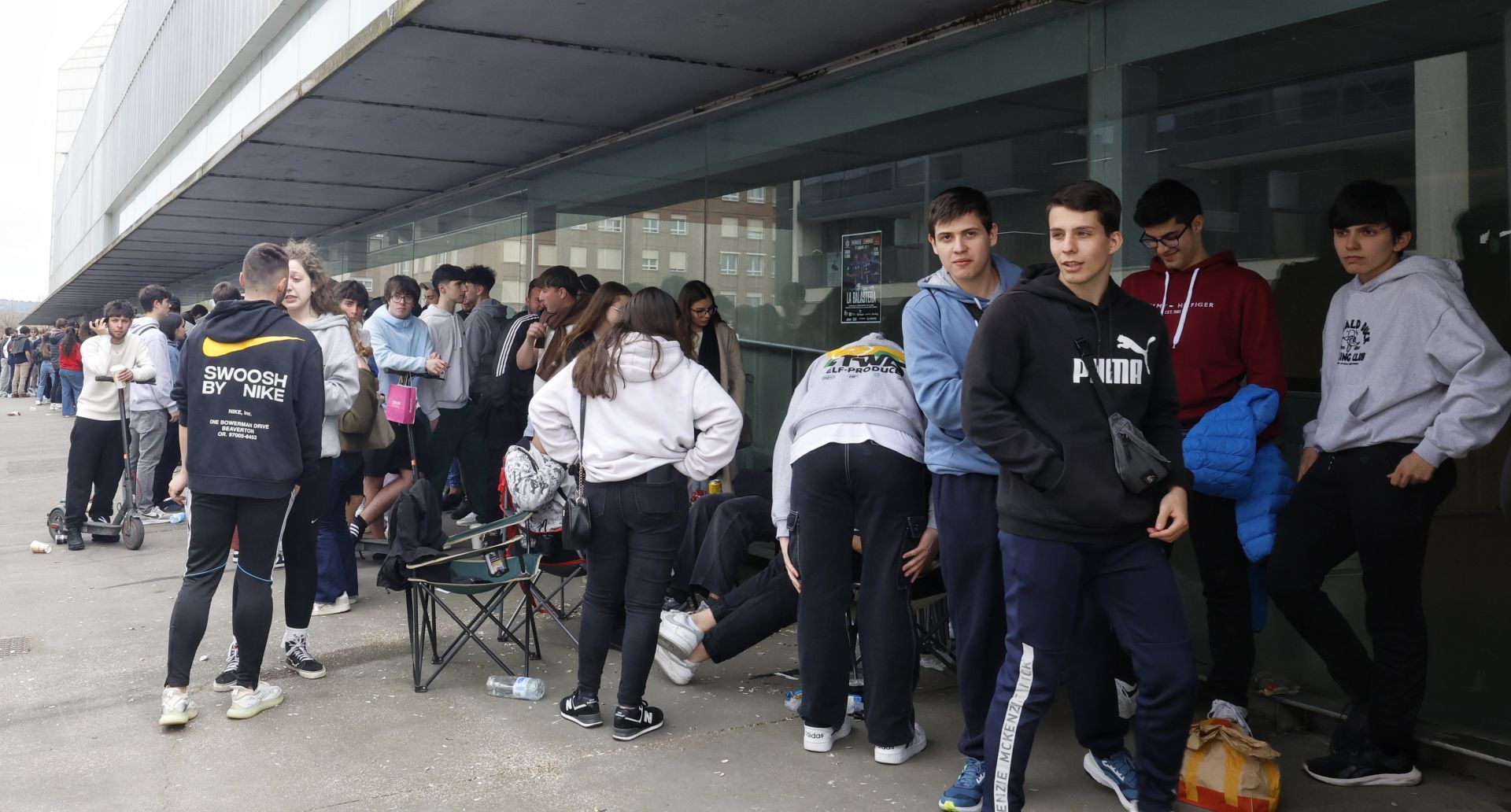 Una cola kilométrica para conseguir entradas para ITA