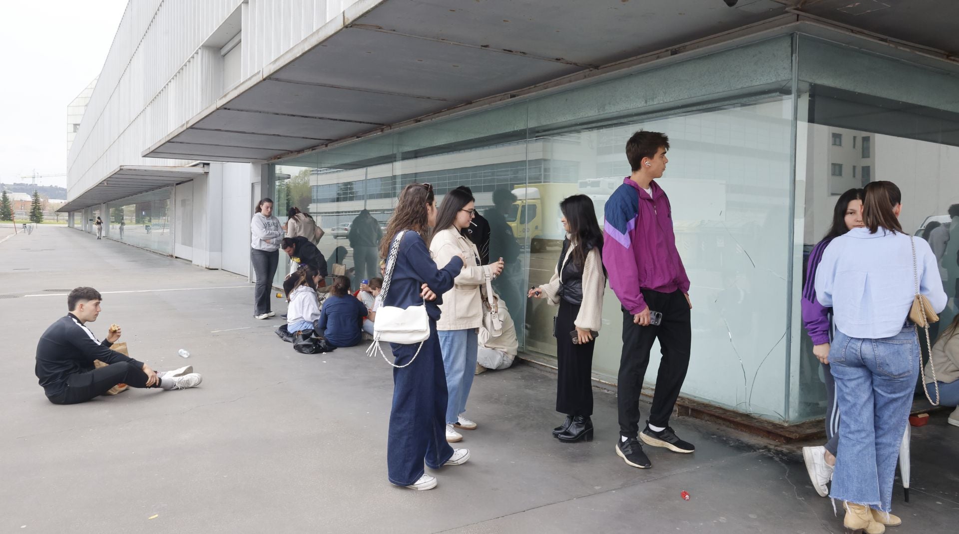 Una cola kilométrica para conseguir entradas para ITA