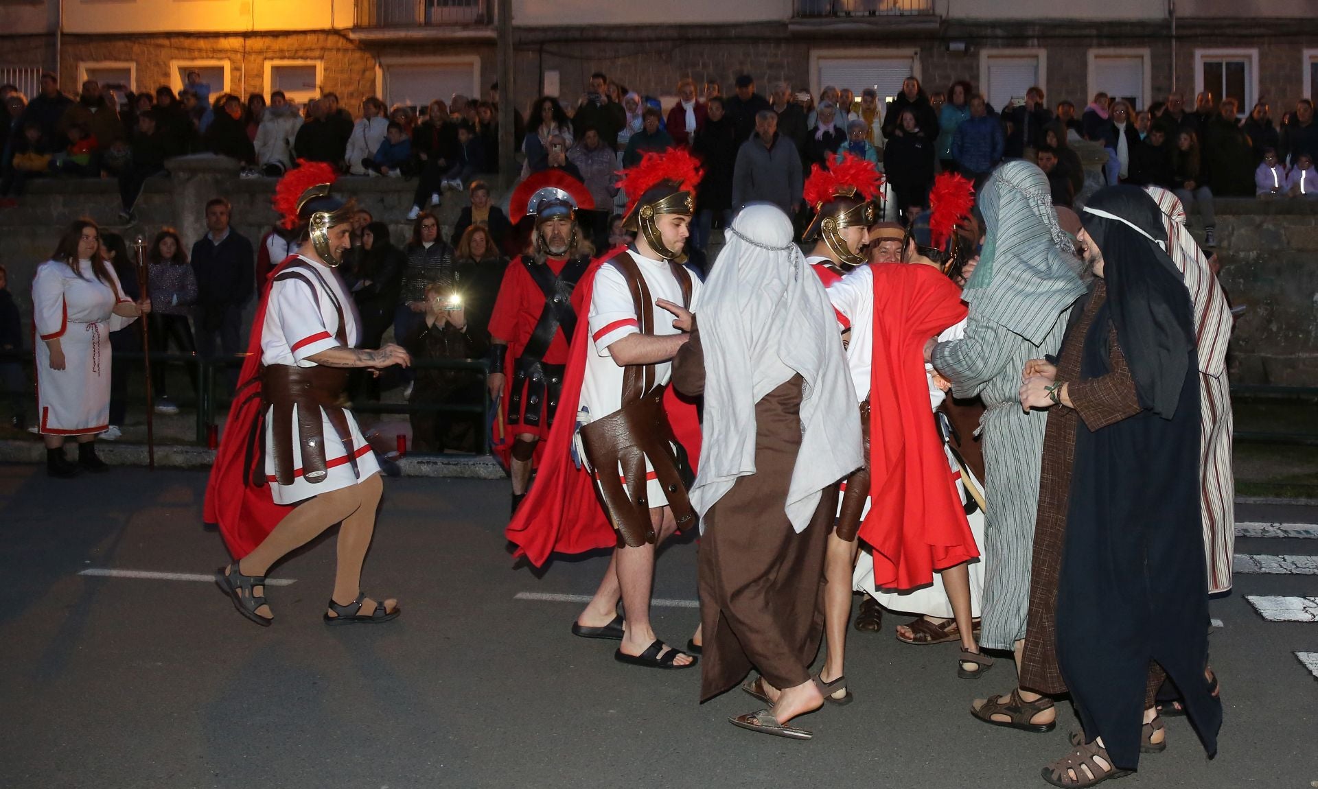 Fotografías del Vía Crucis escenificado de la Pasión