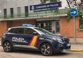 Un vehículo de la Policía Nacional de Valladolid, en una imagen de archivo.