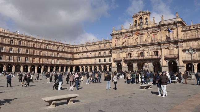 El charro Fran Colmenero, natural de Cabrillas, creó en 2022 la canción 'Salamanca' que corrió por redes sociales. El tema dice: Salamanca tierra mía, por ti...