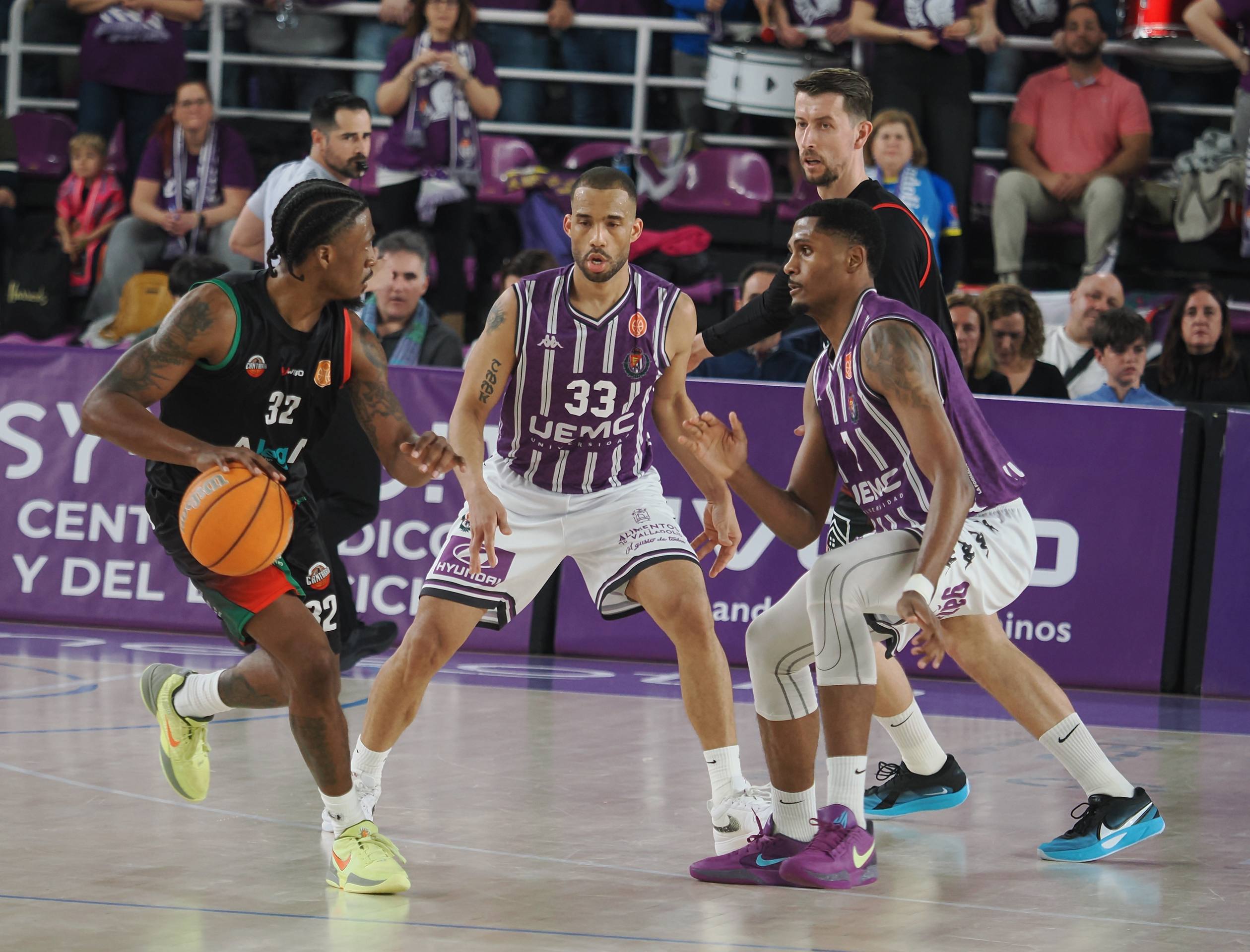 La derrota del Real Valladolid Baloncesto ante Cantabria, en imágenes