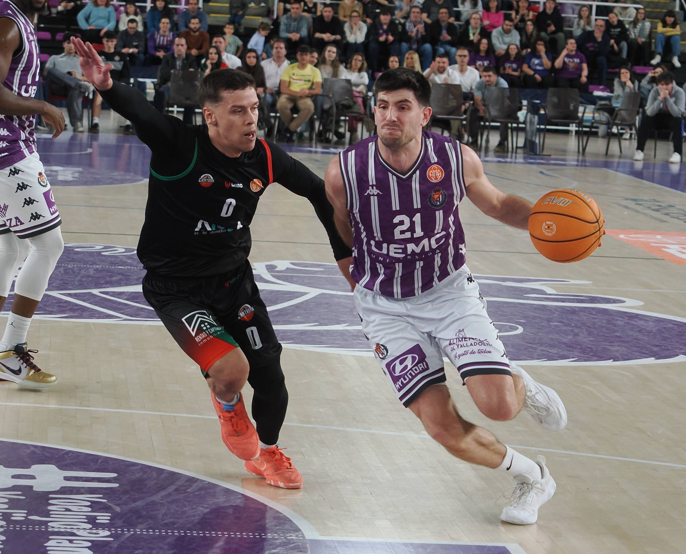 La derrota del Real Valladolid Baloncesto ante Cantabria, en imágenes