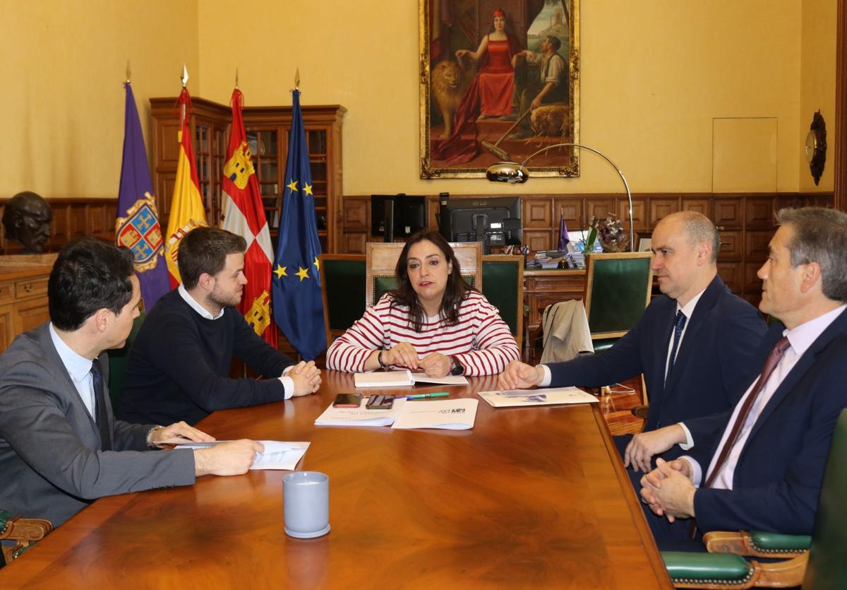 Palencia garantiza a los hoteles que controlará los pisos turísiticos