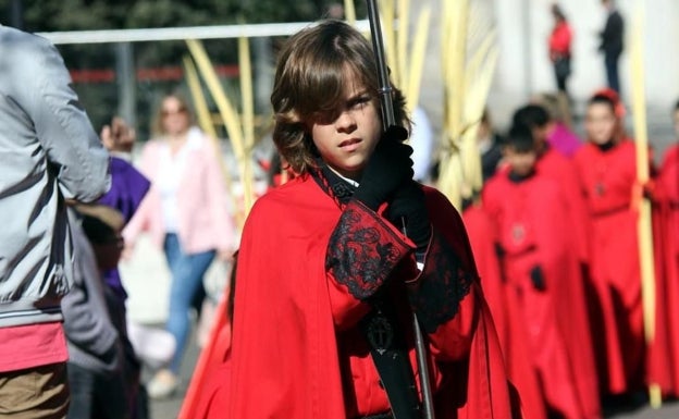 Lucas Guerra (12 años) de la Cofradía de la Preciosísima Sangre de Nuestro Señor Jesucristo.