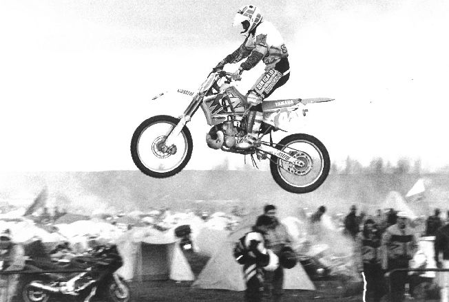Acrobacias en la concentración motera. 7 de enero de 1995.