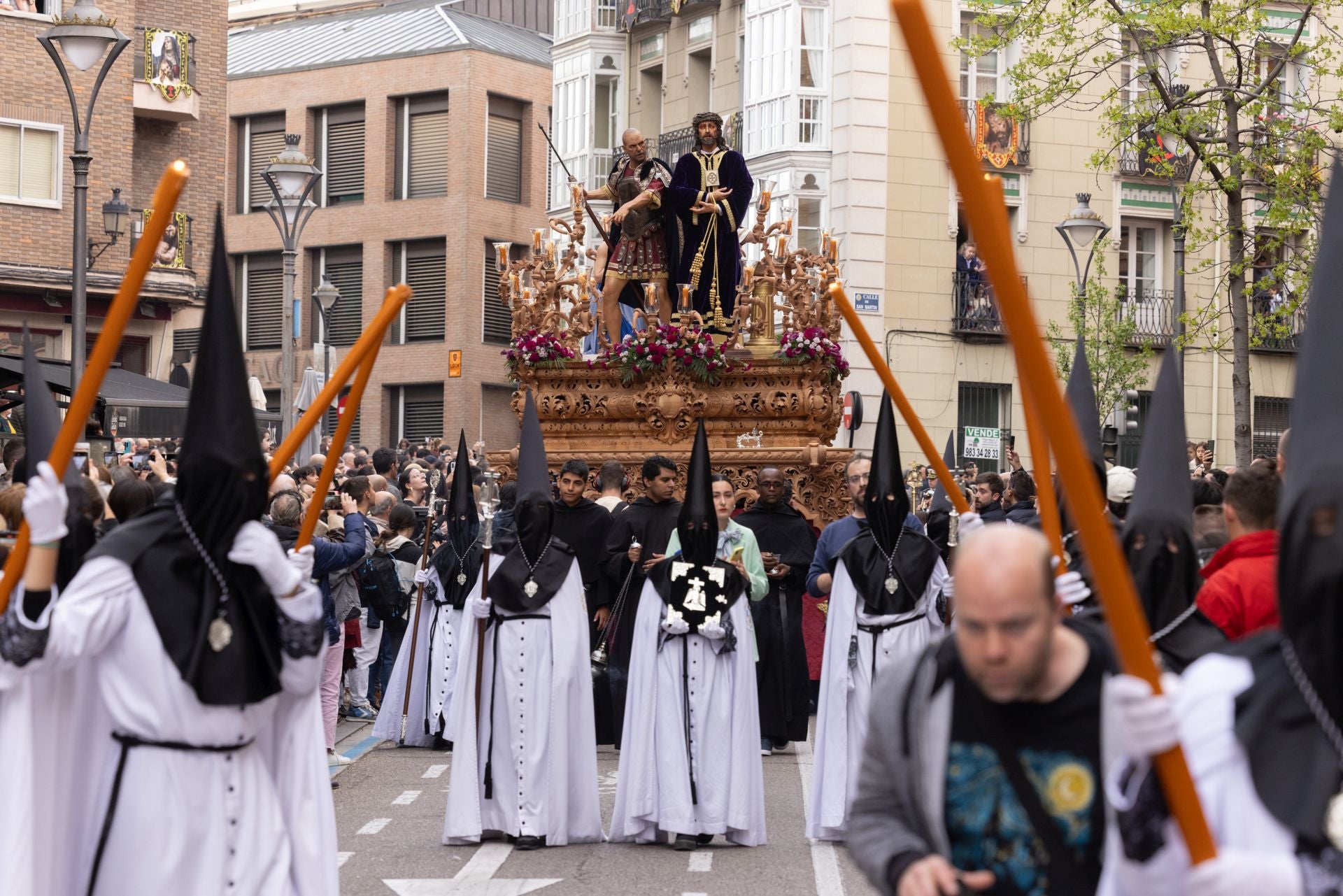 La procesión del Cristo de Medinaceli de Valladolid, en imágenes
