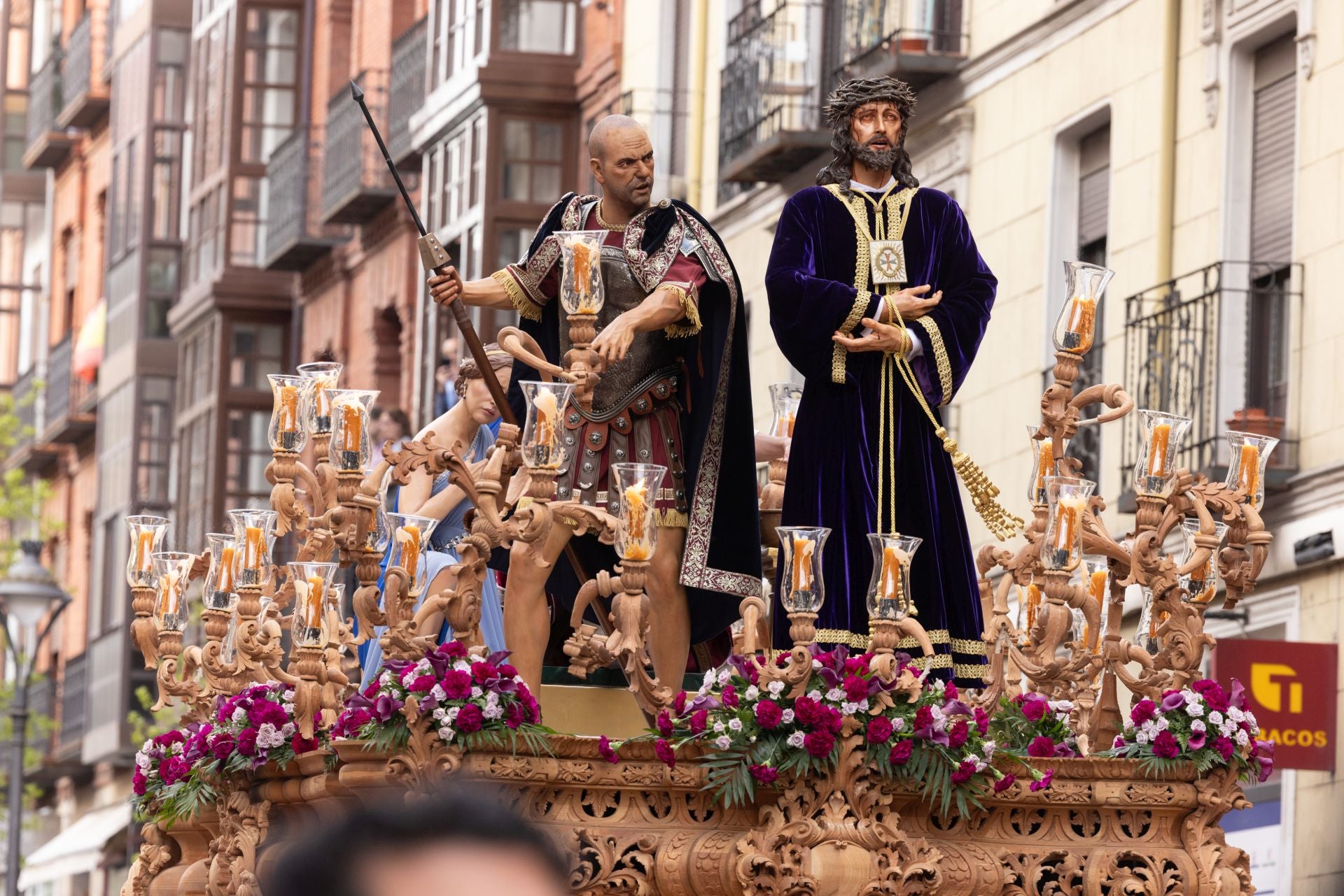 La procesión del Cristo de Medinaceli de Valladolid, en imágenes