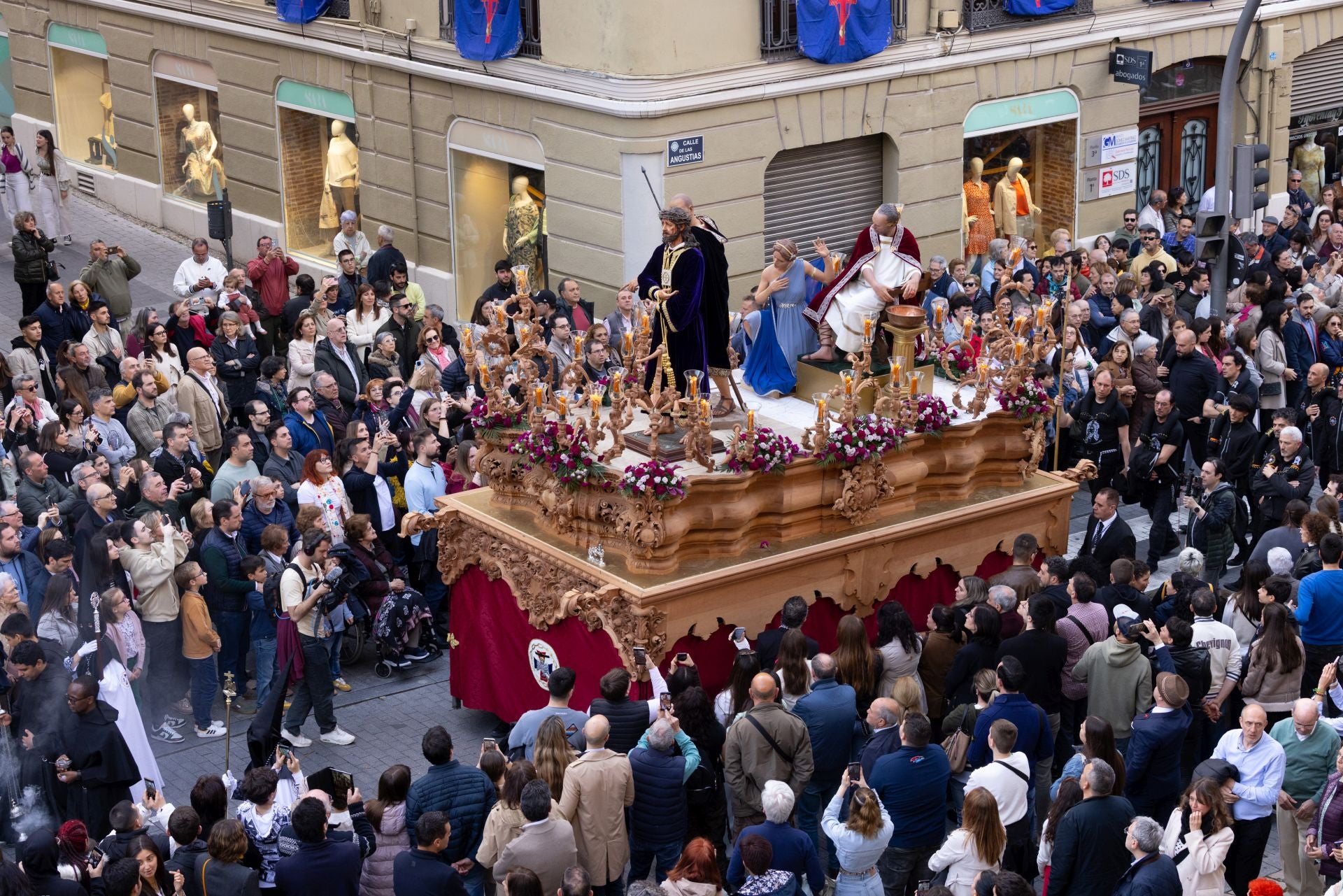 La procesión del Cristo de Medinaceli de Valladolid, en imágenes