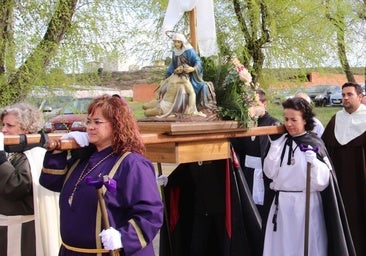 La lluvia resta brillo a los desfiles procesionales en Cuéllar
