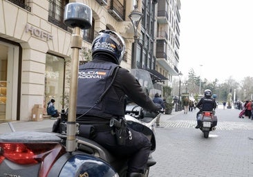 Tres detenidos y un menor identificado por amenazar a un hombre que dormía en un banco: «Mendigo de mierda, te vamos a matar»