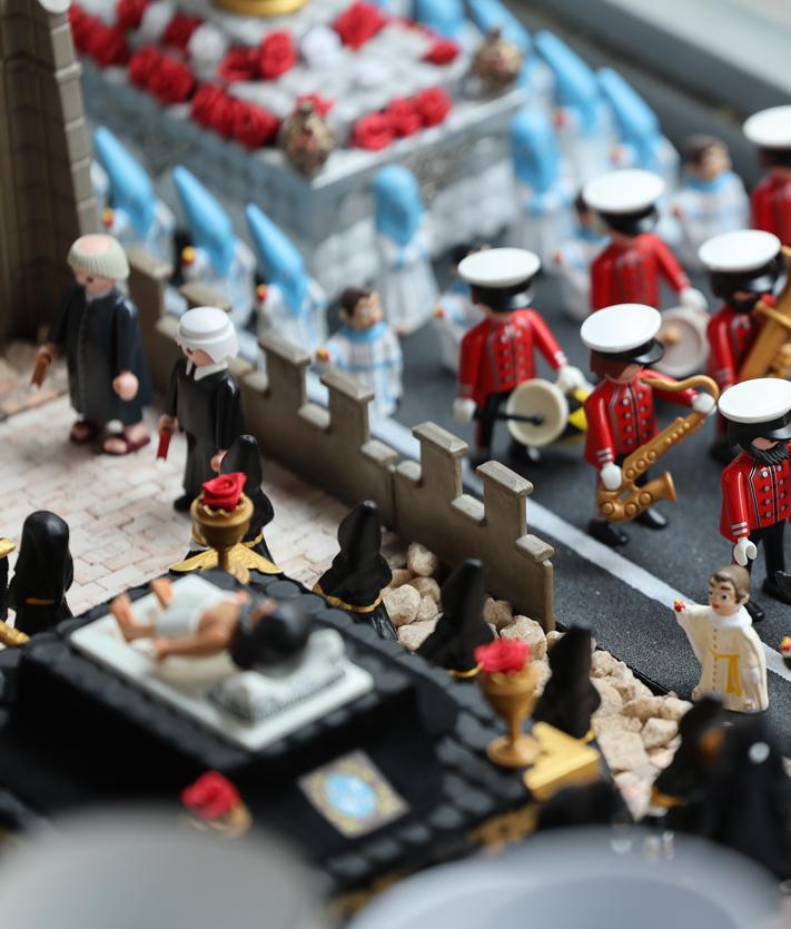 Imagen secundaria 2 - Diorama de una procesión de Semana Santa en Valladolid