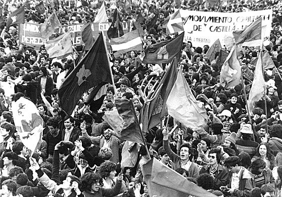 Asistentes a la campa de Villalar un 23 de abril.