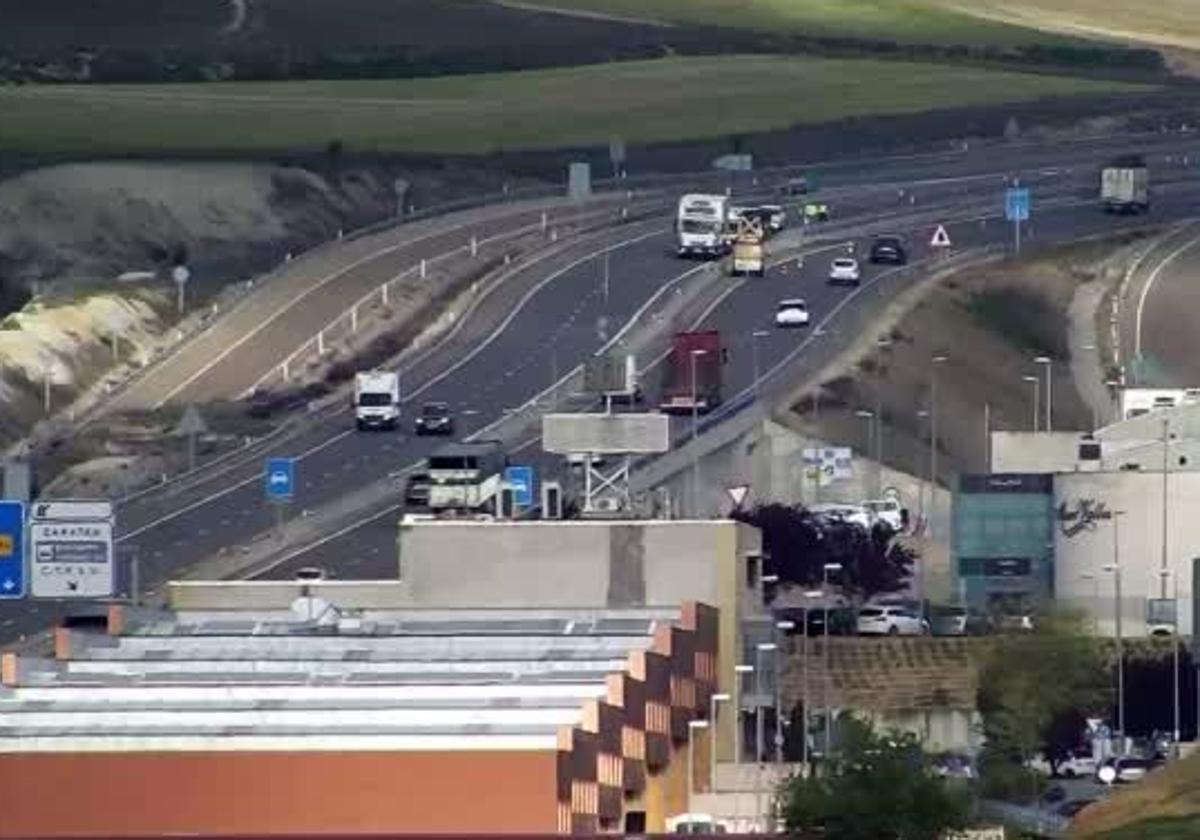 Herido el conductor de un camión tras volcar en la A-60 en Zaratán