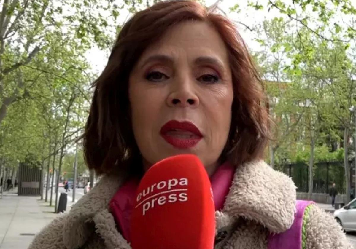 Agatha Ruíz de la Prada confiesa cómo es su relación con Luis Miguel Rodríguez 'El Chatarrero'