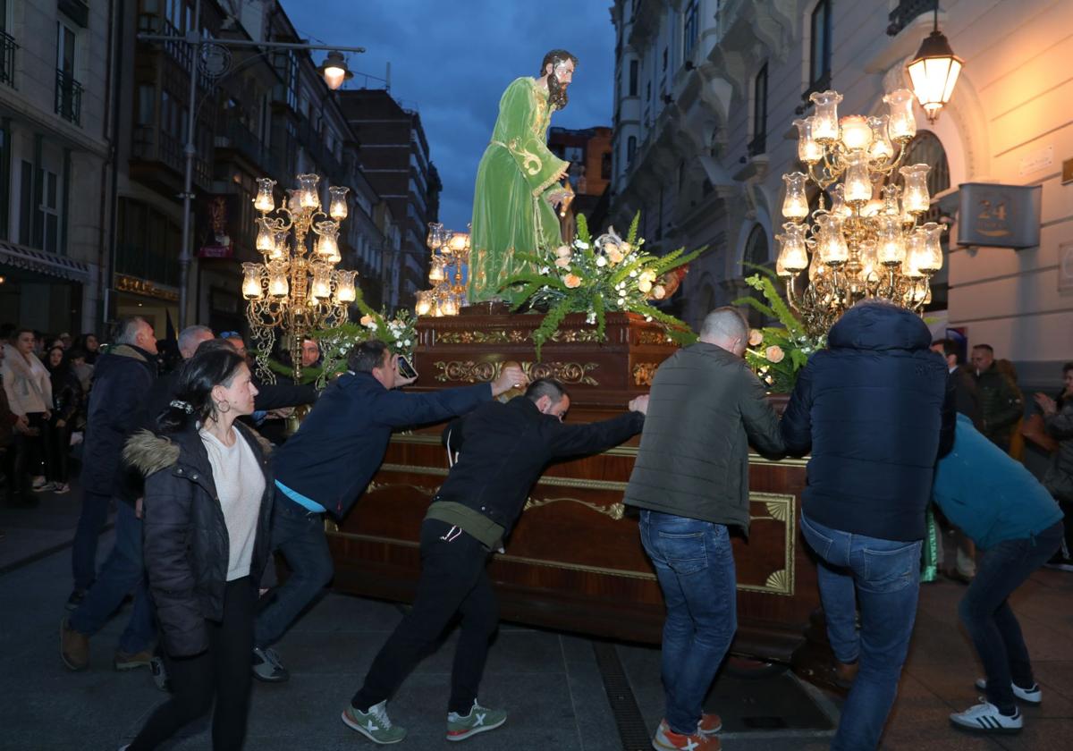 Músculo cofrade para la Vera Cruz