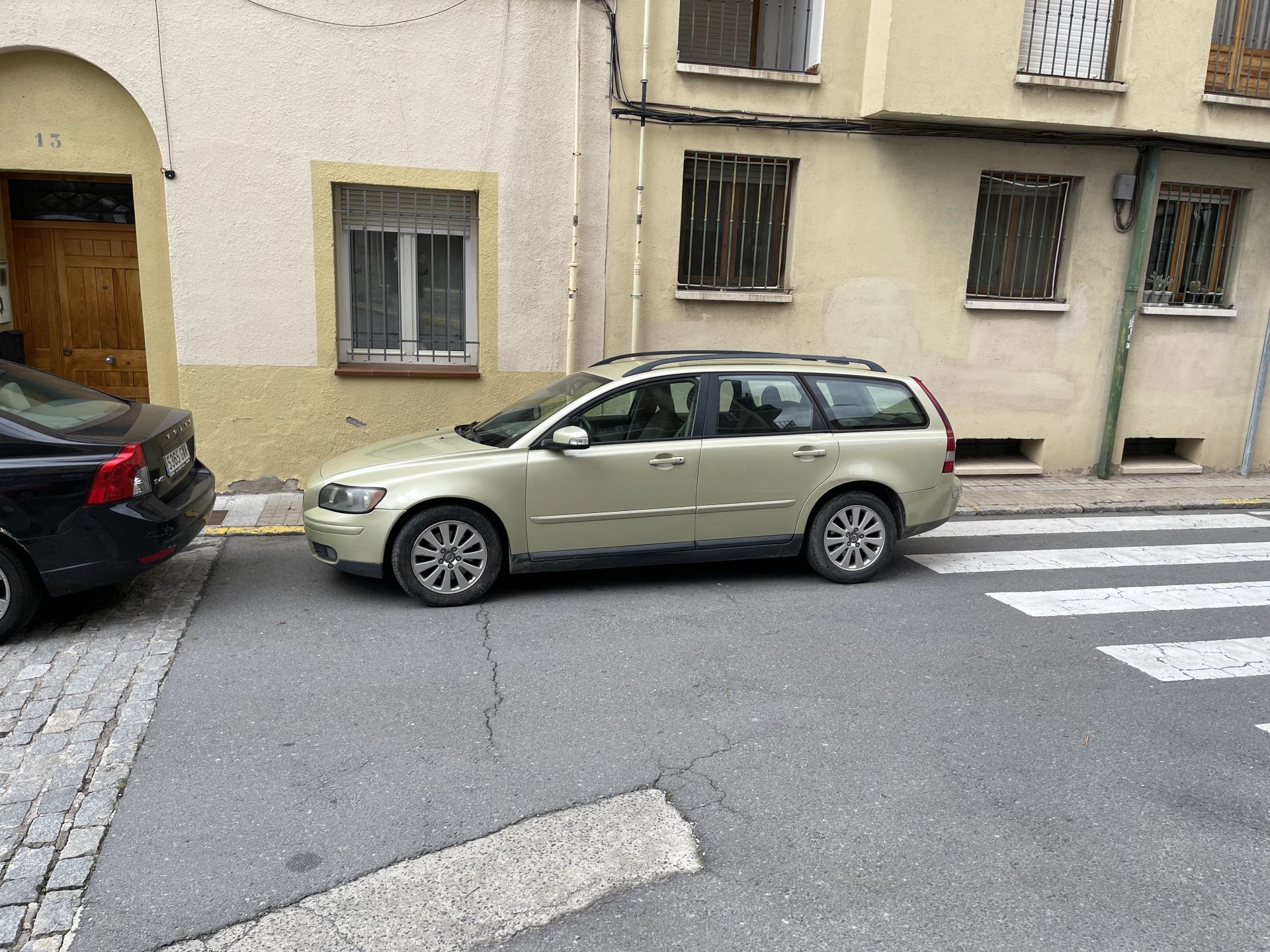 Fotos: coches mal aparcados en el centro de Segovia