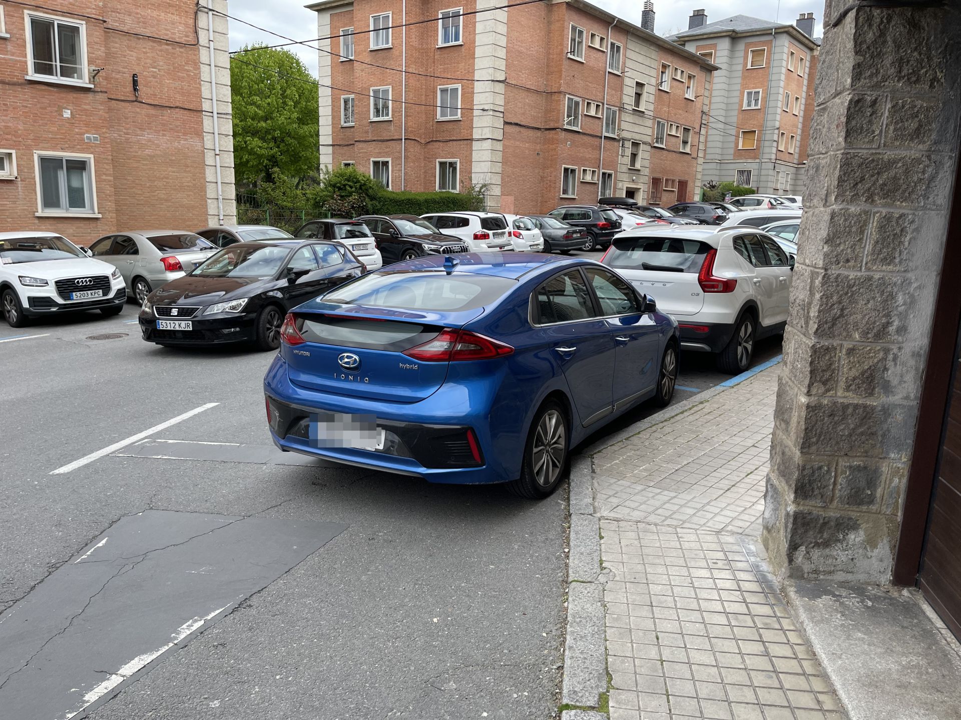 Fotos: coches mal aparcados en el centro de Segovia