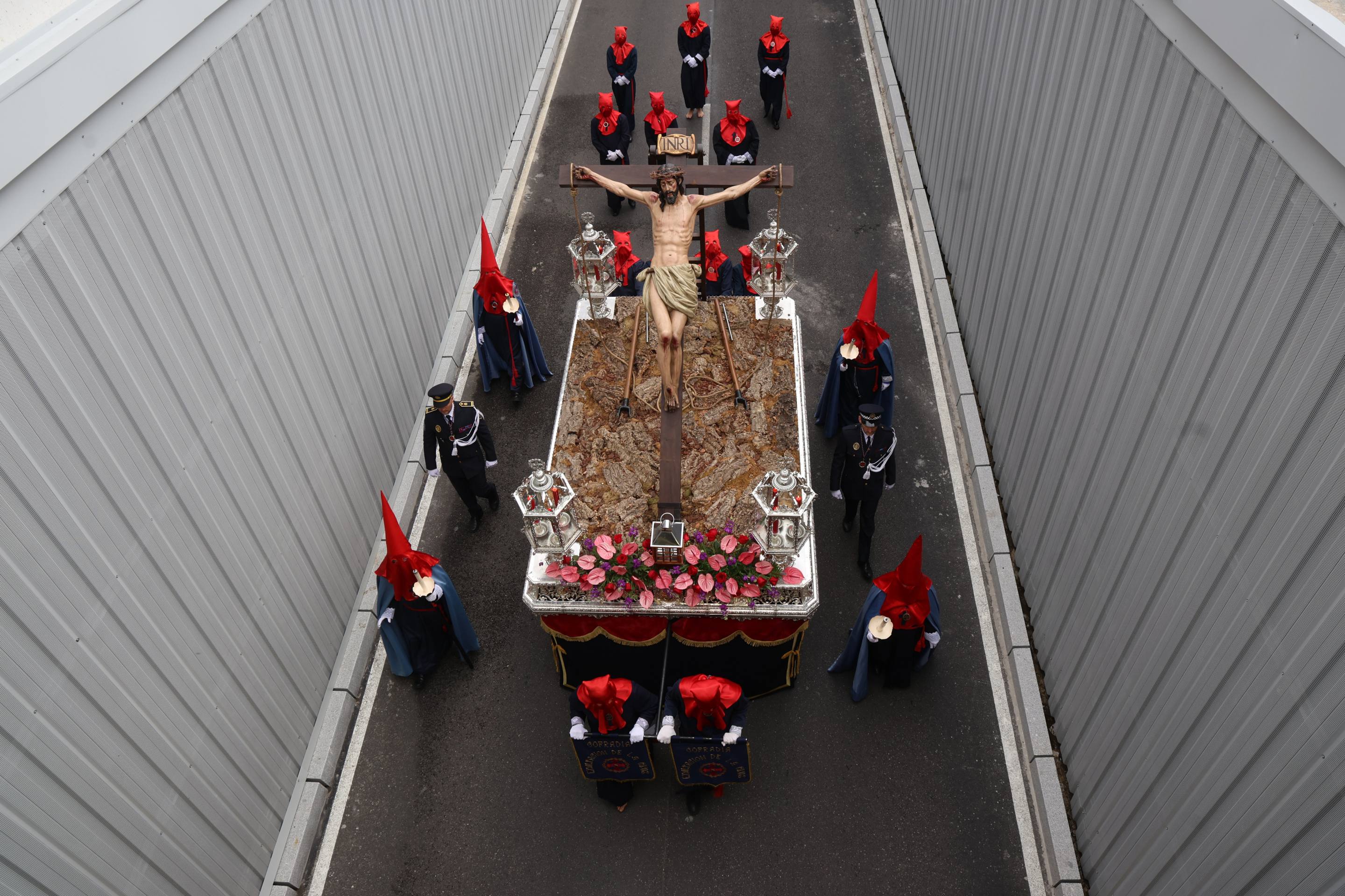 La procesión de la Exaltación de la Luz de Cristo, en imágenes