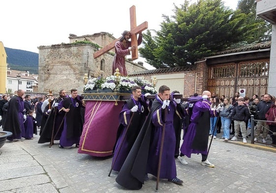 Paso de Jesús con la Cruz a Cuestas en la procesión de este Jueves Santo en El Espinar.