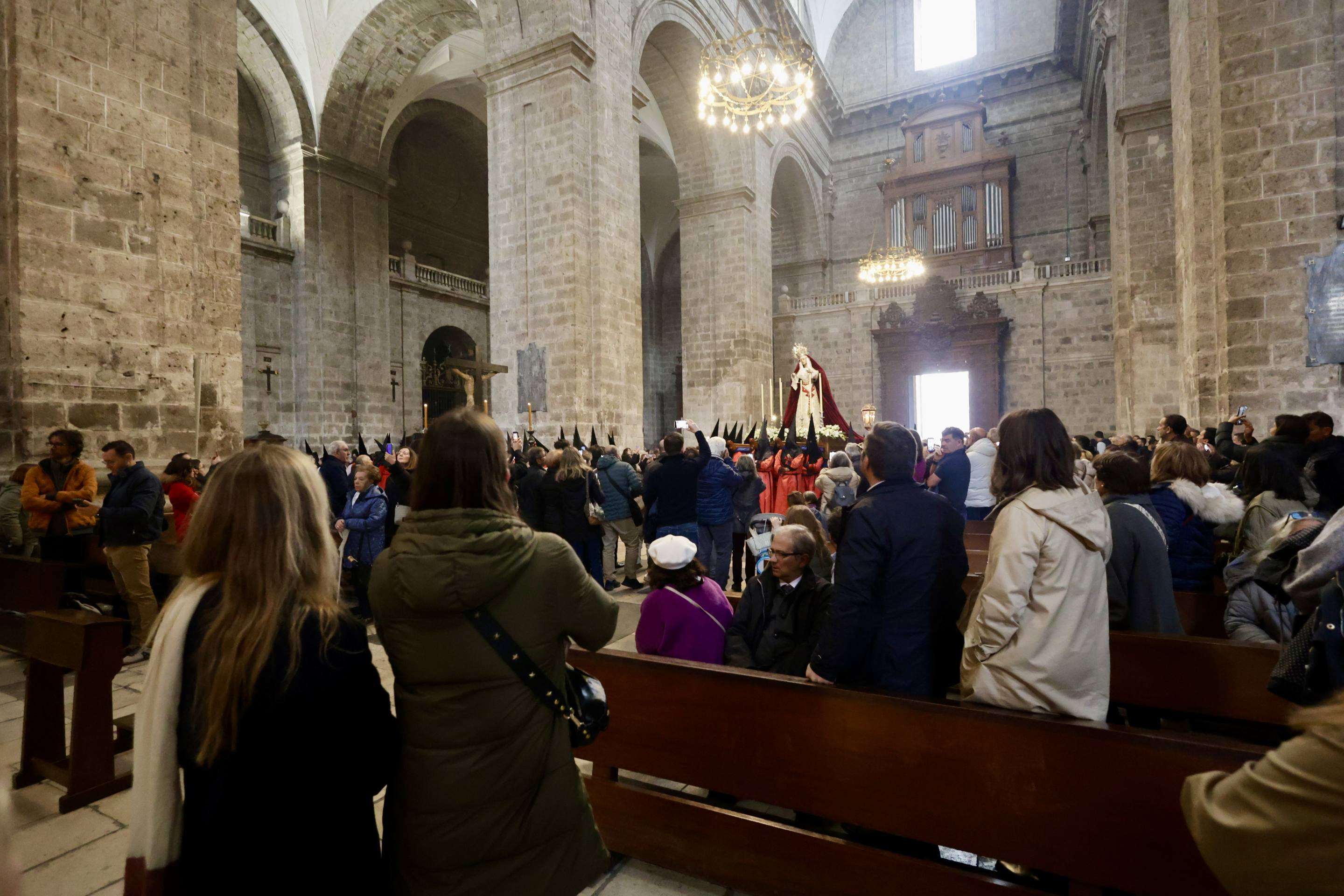 La procesión del Santísimo Cristo de la Preciosísima Sangre, en imágenes