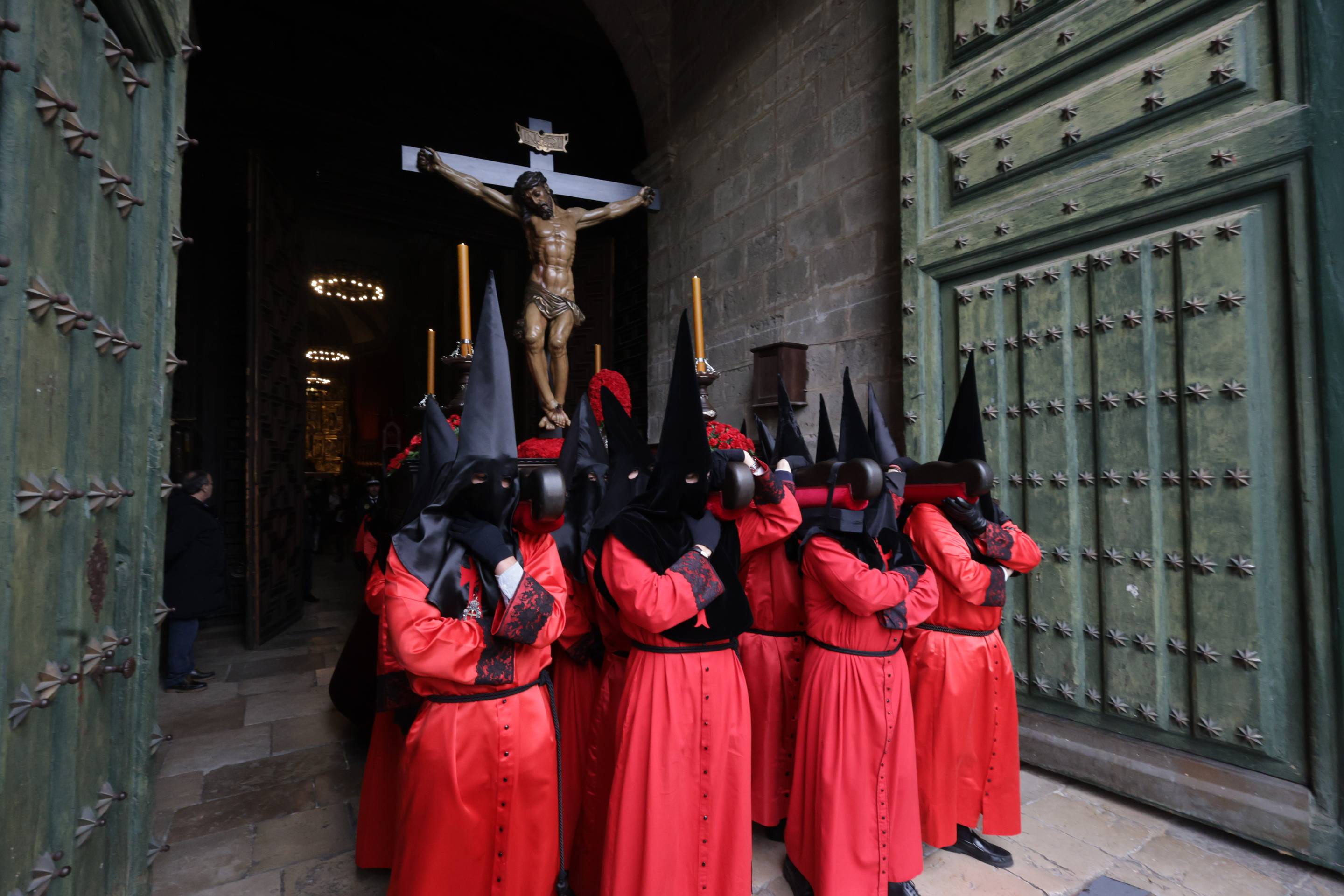 La procesión del Santísimo Cristo de la Preciosísima Sangre, en imágenes
