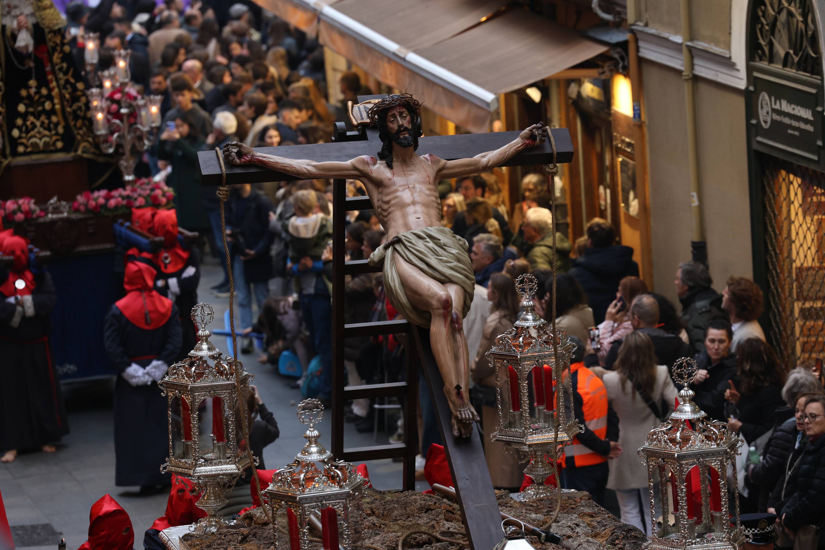 La procesión de la Exaltación de la Luz de Cristo, en imágenes