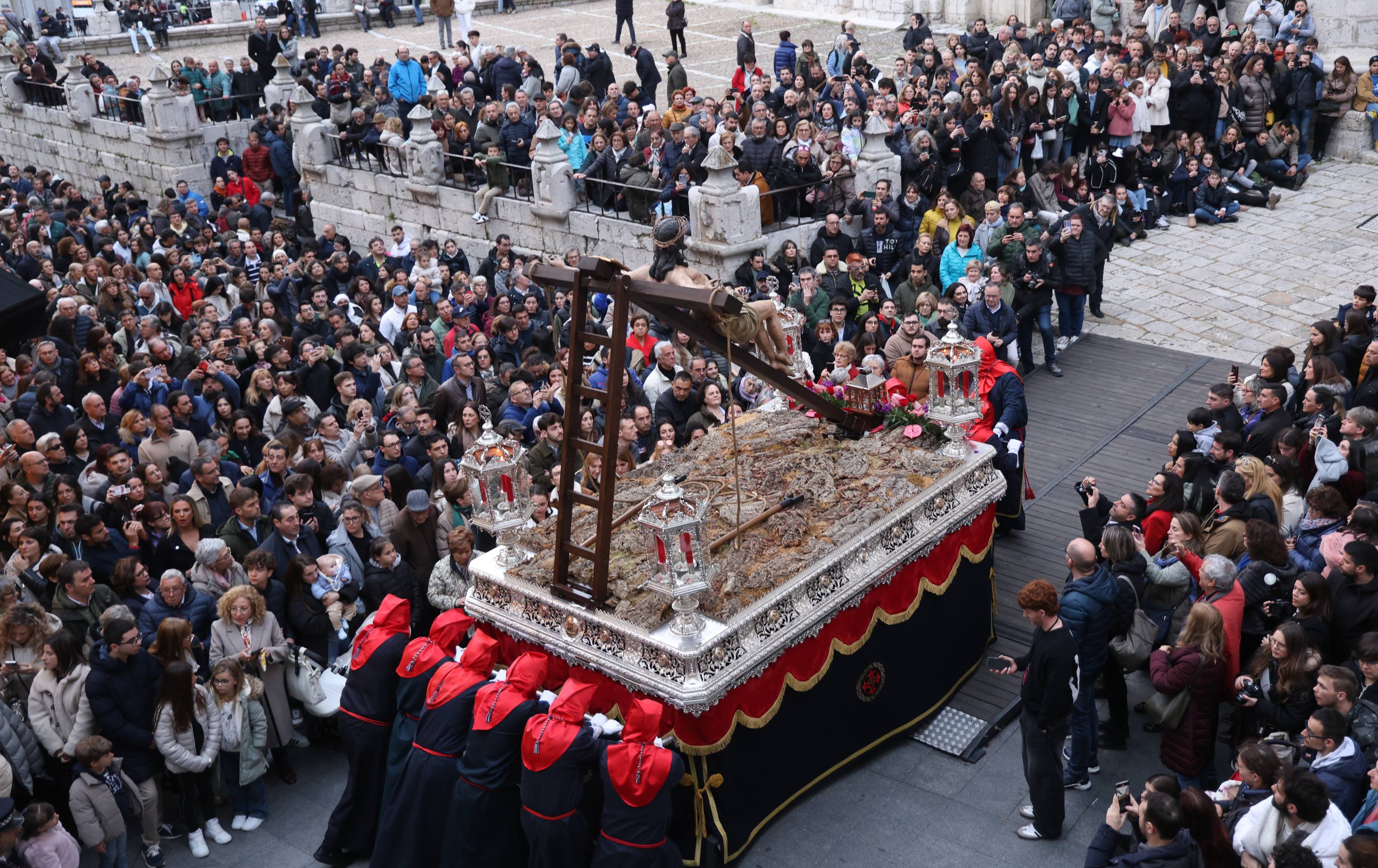 La procesión de la Exaltación de la Luz de Cristo, en imágenes