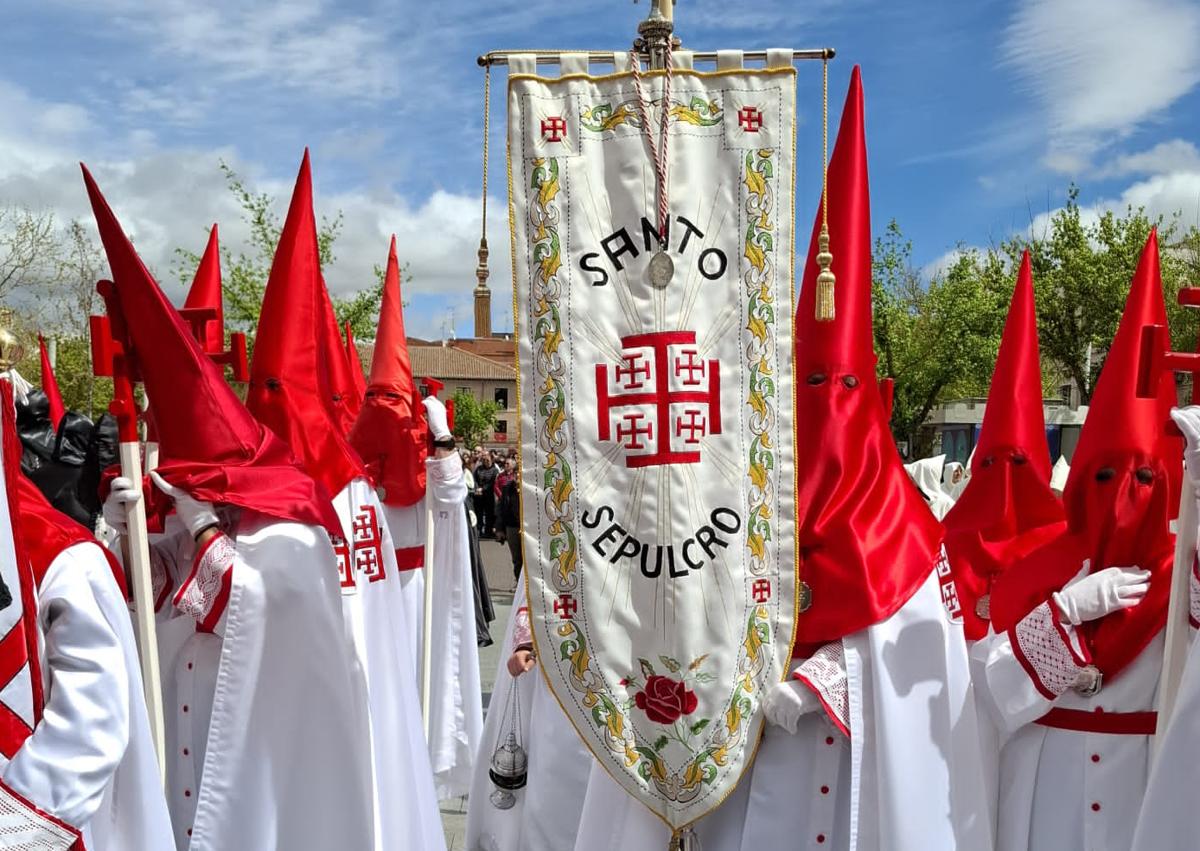 Imagen secundaria 1 - Varias estampas de las procesiones del Viernes Santo de Valladolid.