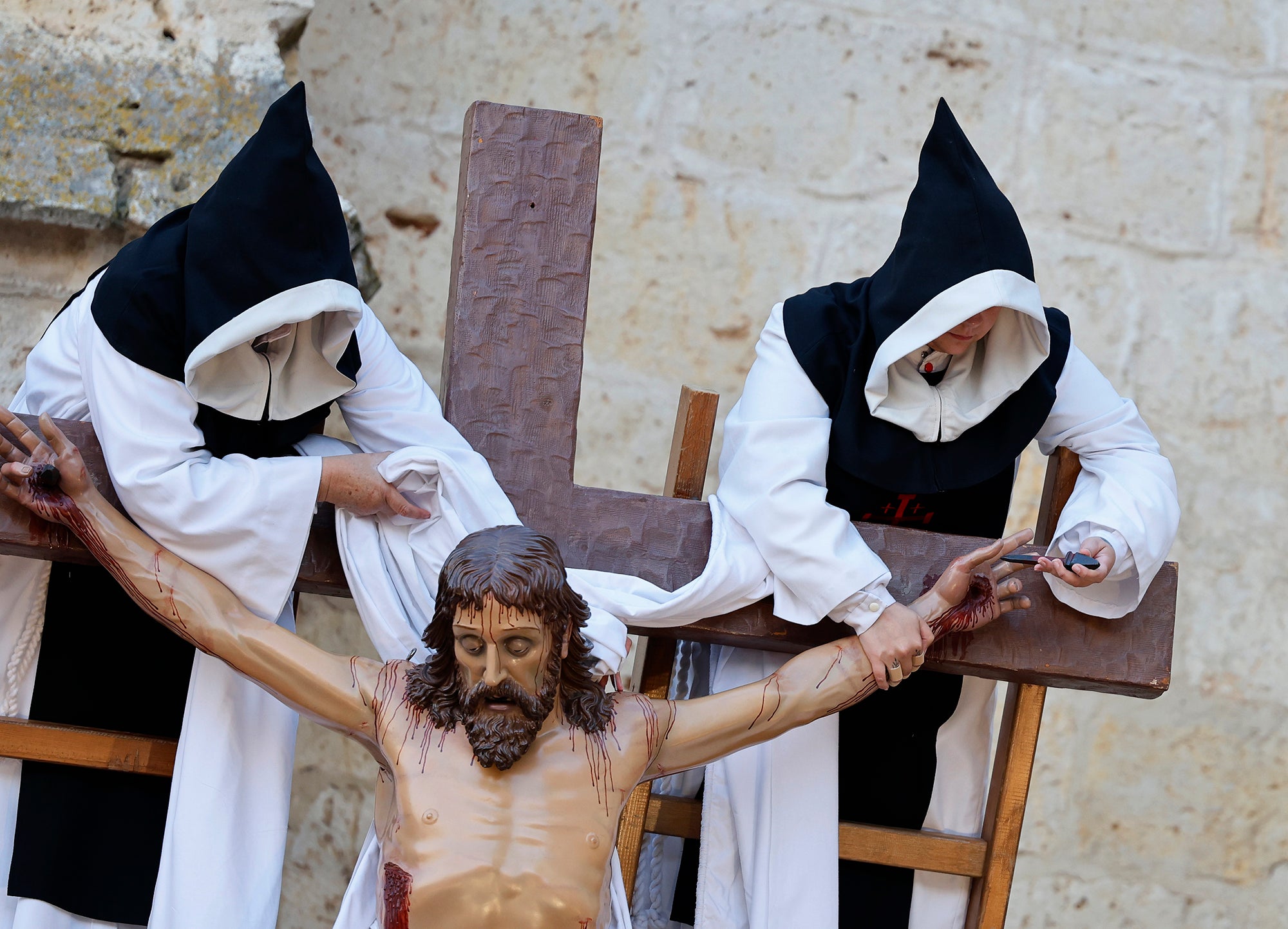 Función del Descendimiento en la plaza de la Inmaculada