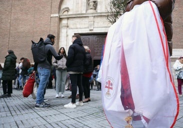 Las iglesias de Valladolid resguardan el Viernes Santo de la lluvia