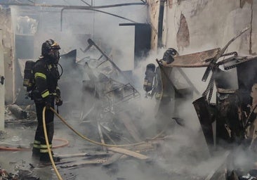 Un incendio calcina una nave que se usaba como merendero en Valdestillas