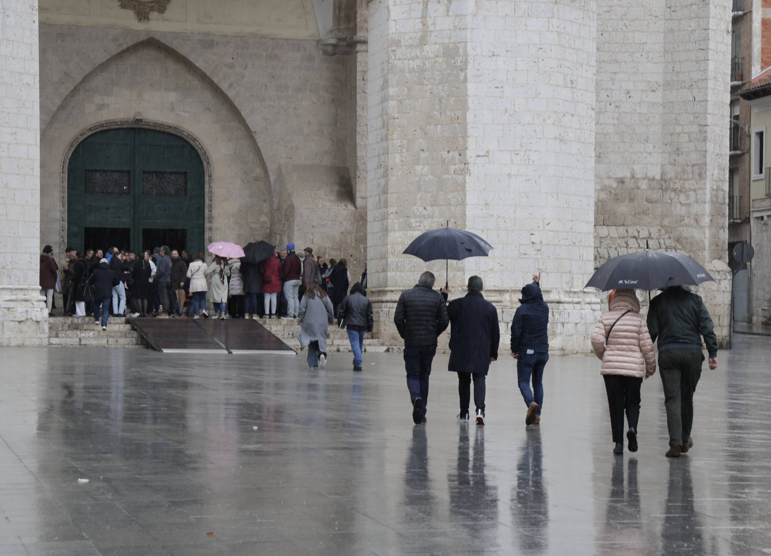 Las imágenes de la suspensión de la Procesión General del Viernes Santo