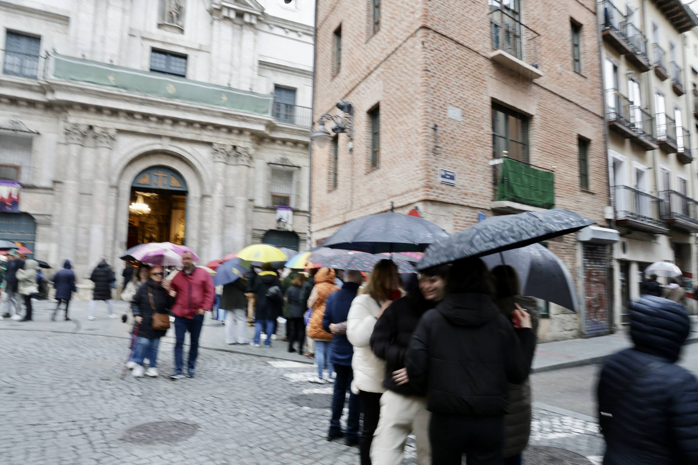 Las imágenes de la suspensión de la Procesión General del Viernes Santo