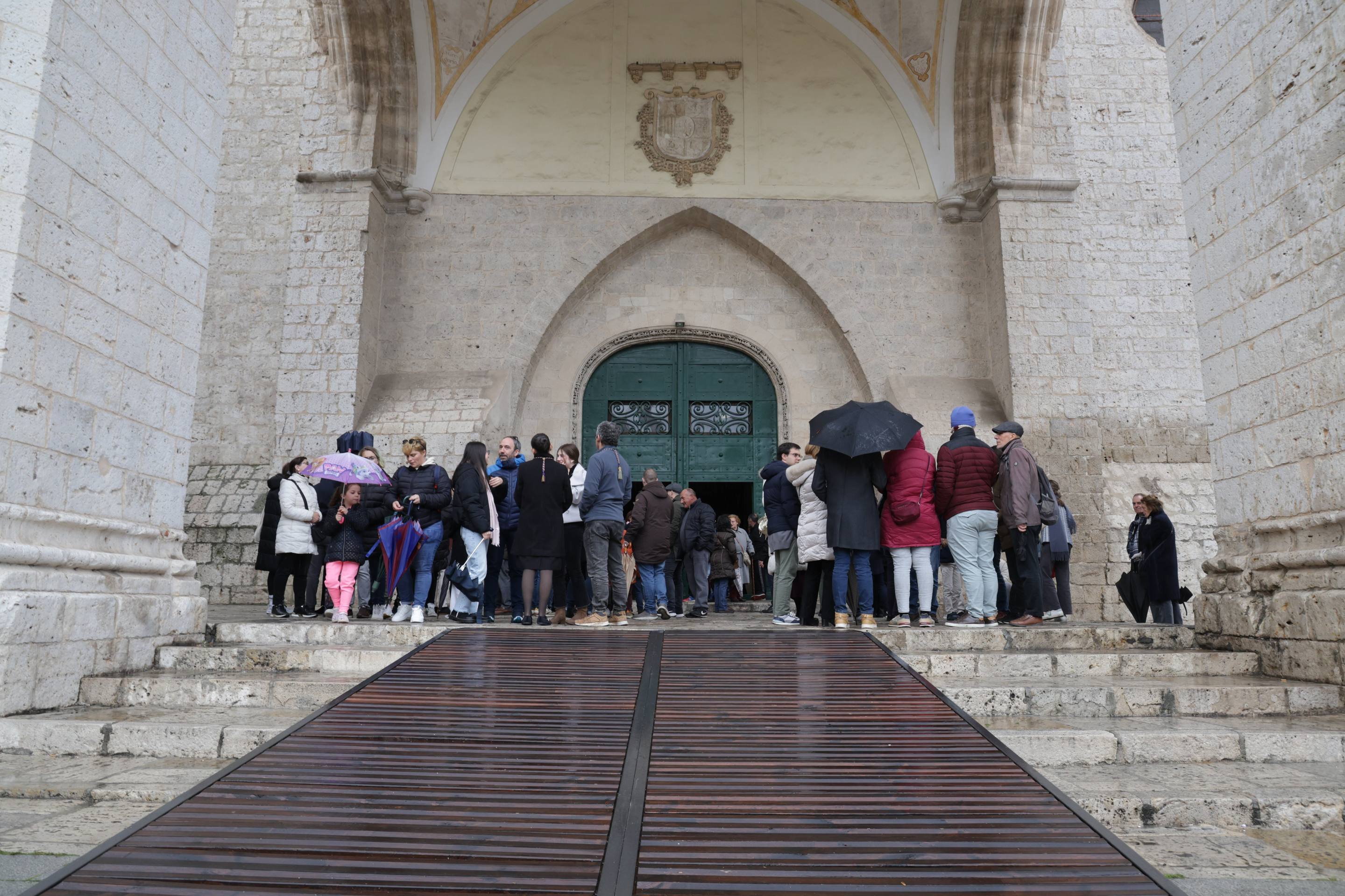 Las imágenes de la suspensión de la Procesión General del Viernes Santo