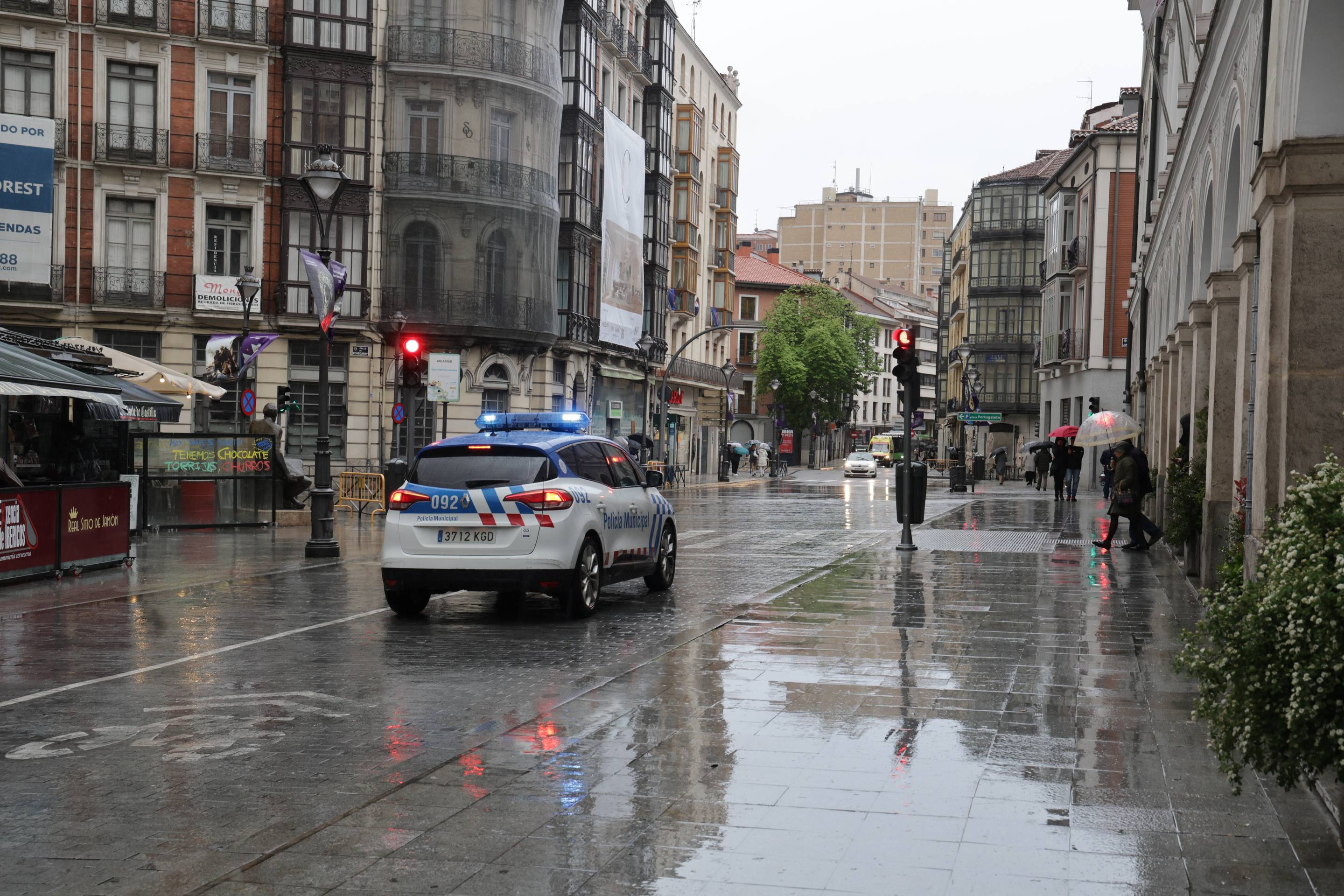 Las imágenes de la suspensión de la Procesión General del Viernes Santo