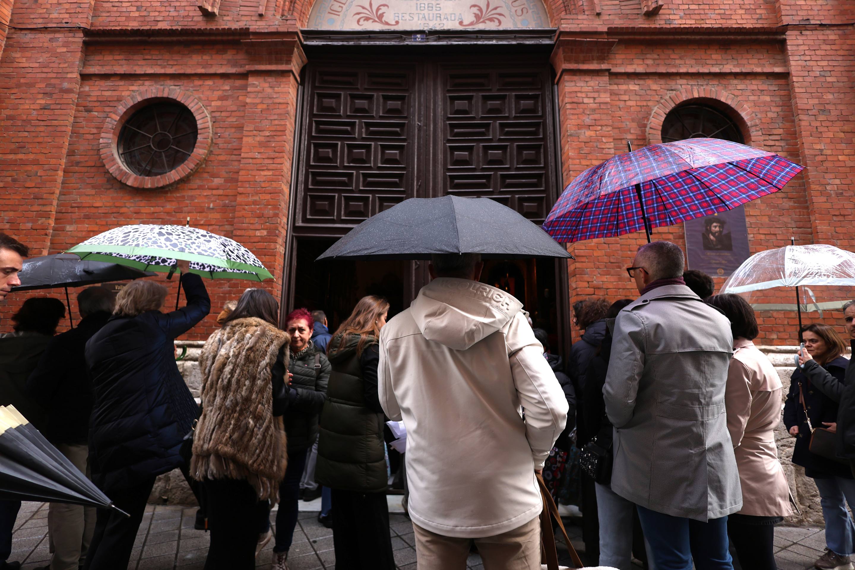 Las imágenes de la suspensión de la Procesión General del Viernes Santo