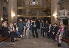Parte de los trabajadores de la Catedral, en la vía sacra del templo.