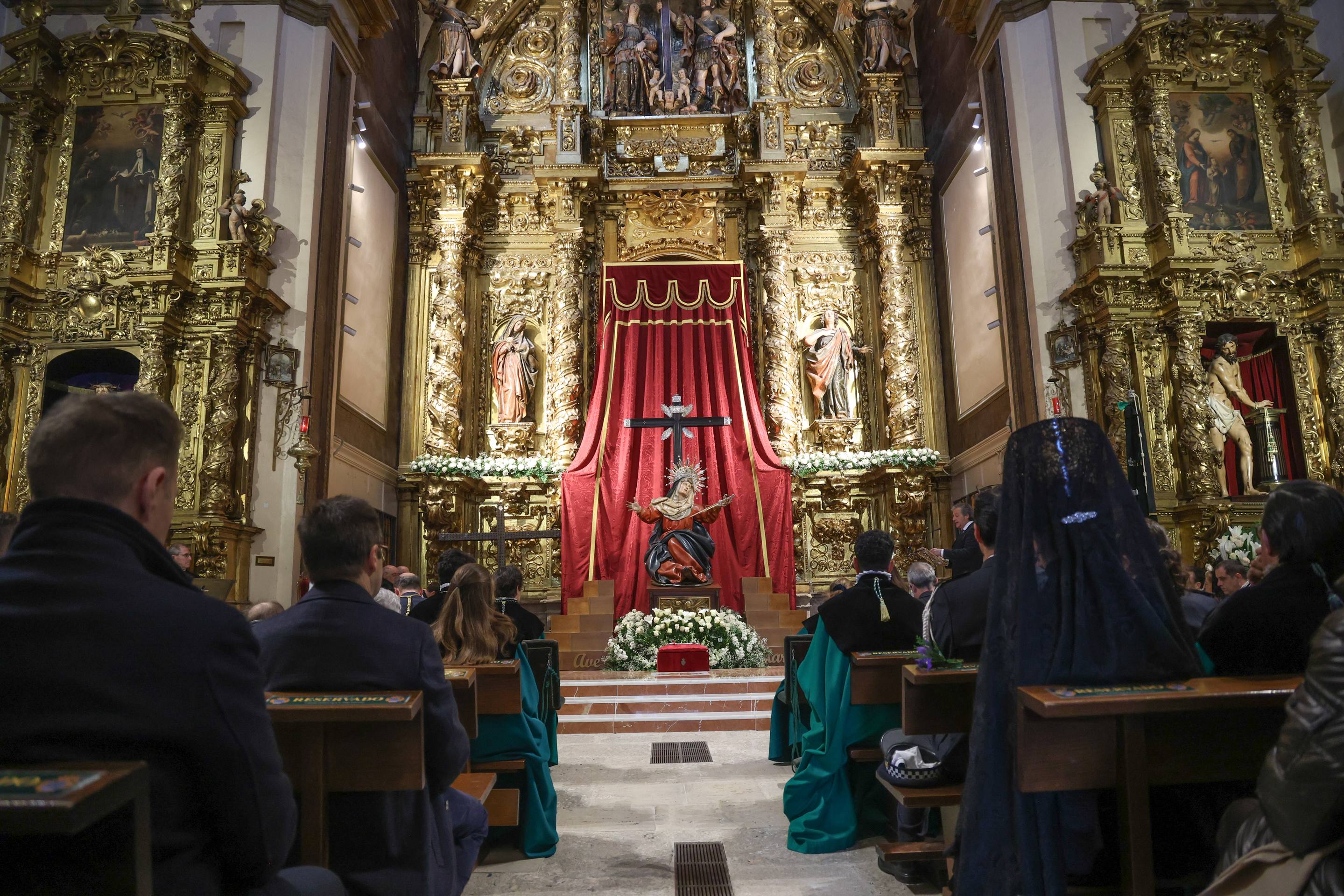 El Ofrecimiento de Dolores del Sábado Santo, en imágenes