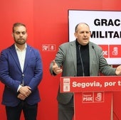 José Luis Aceves se dirige a la militancia del PSOE tras ganar las primarias a Borja Lavandera (izq.).